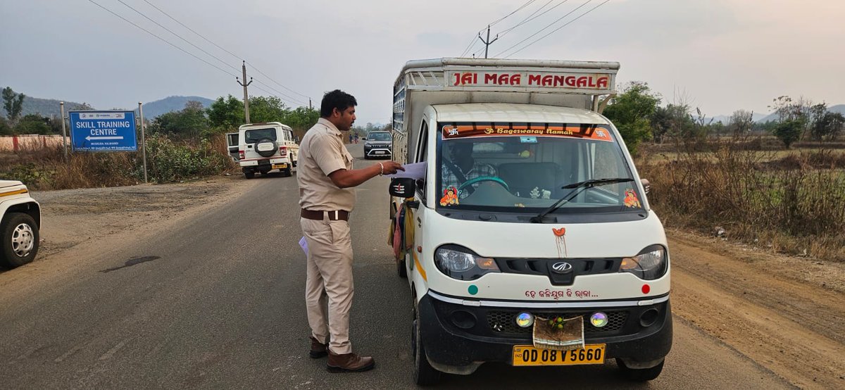 KalahandiRto's tweet photo. Special Drive against violation MV Act Rule please be careful. https://t.co/6YnvCPmlDt
