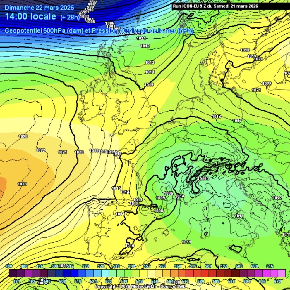 VigipreventionM's tweet photo. ⛈️ -> Demain, l’évolution du #temps sera marquée par la présence d’une goutte #froide d’altitude, actuellement positionnée sur le nord de l’#Italie, qui devrait rétrograder vers l’est du pays.
Sa rotation sera bien visible sur les radars de #précipitations, avec des pluies s’organisant en direction du Centre-Est et du Sud-Est. Cette situation favorisera la formation de talwegs secondaires, générant des variations de #température et une instabilité faible à modérée.
Dans ce contexte, des #orages pourraient se développer entre le golfe du Lion à l’#Auvergne. Certains d’entre eux pourraient adopter un caractère localement stationnaire, notamment entre l’Hérault, la vallée du Rhône et la région PACA.