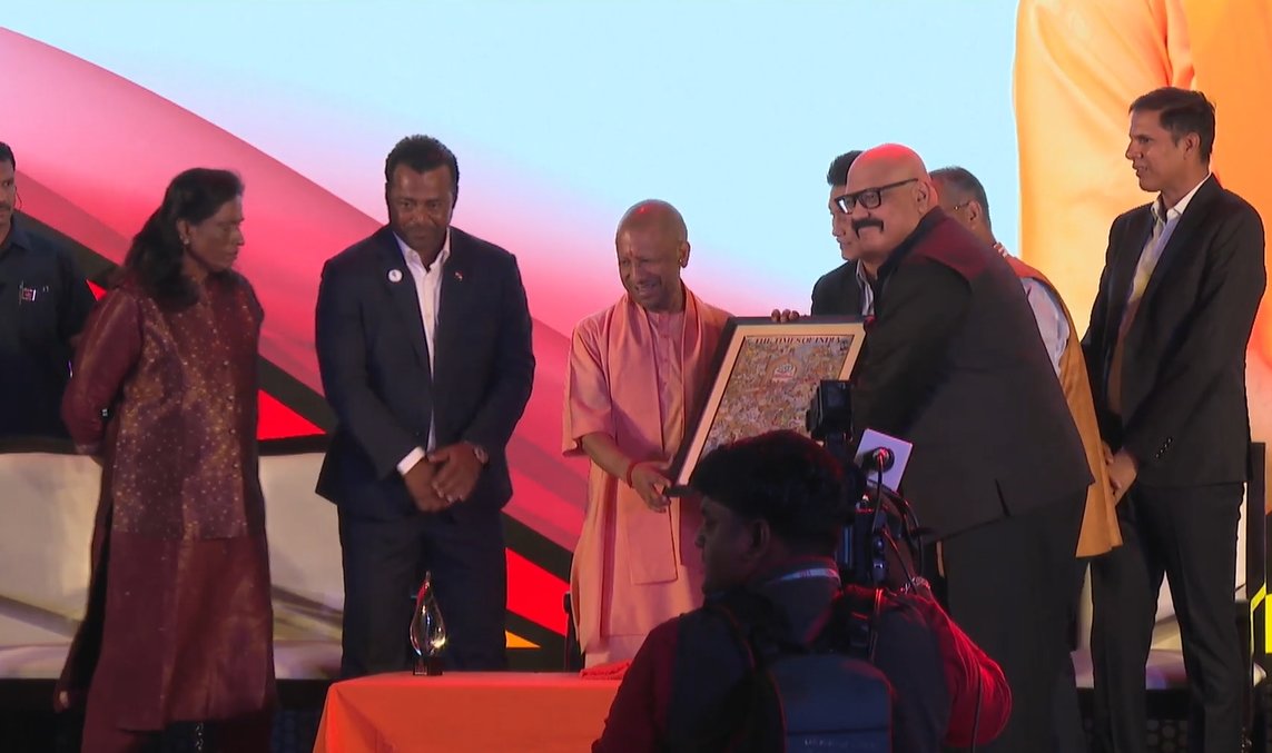 timesofindia's tweet photo. At #TOISA2025, Uttar Pradesh CM Yogi Adityanath felicitated by PT Usha, Leander Paes, Bhaichung Bhutia and Devendra Jhajharia
#TOISA https://t.co/2Oky0wKkkW
