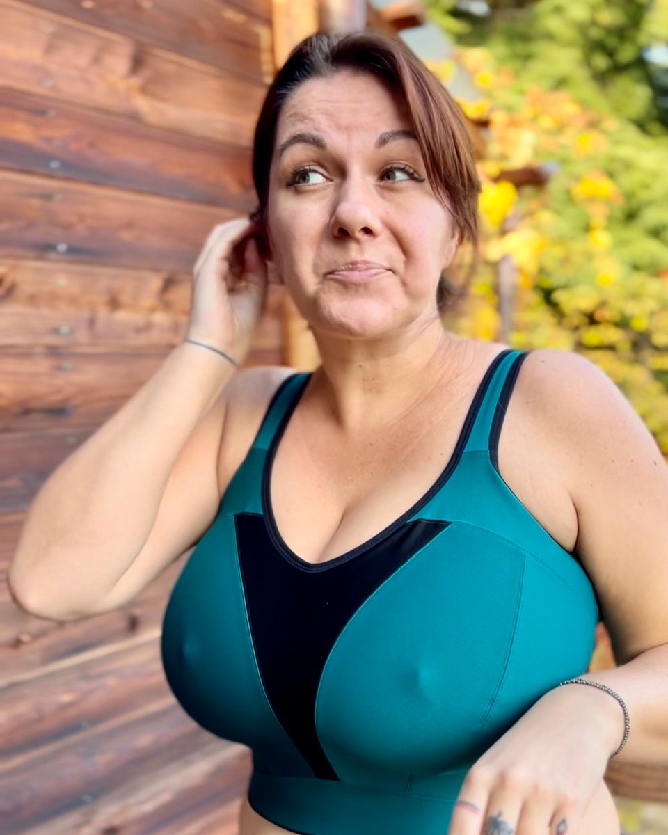 karolinak tweet media