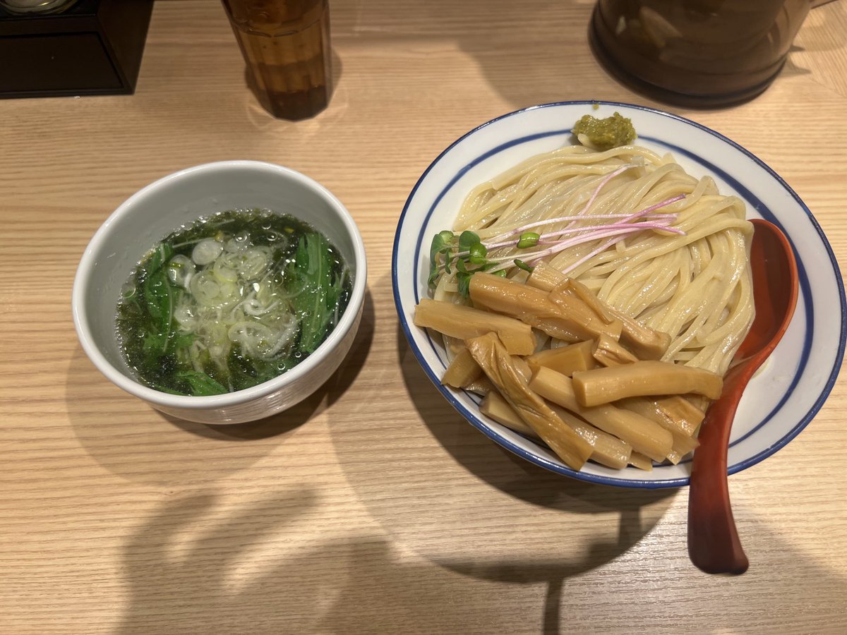 こむそう tweet media