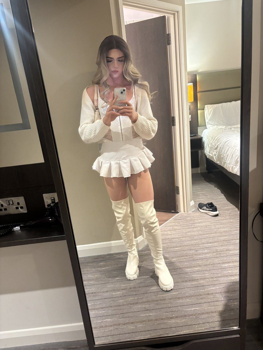 LanaBelle tweet media