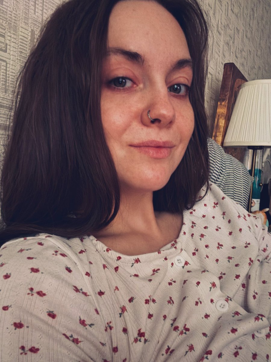 ДИРЕКТОРка ПО СВЕЖЕСТИ tweet media