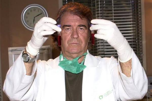 BrenoRo03671552's tweet photo. Abalado com o falecimento de Juca de Oliveira e ainda completou 91 anos nesta semana. O ator atuou em diversas obras com seu talento e atuação exímias: #OClone, #Saramandaia, #TorreDeBabel, #FlorDoCaribe, #FeraFerida, #AlémDoTempo e tantas outras. Que o ator vá em paz 🌹🌹🖤🖤 https://t.co/vrSkxRtfI4