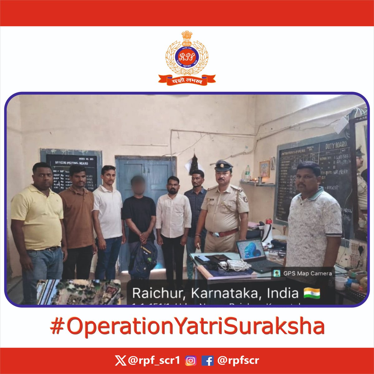 rpf_scr1's tweet photo. In intensified efforts, a joint team of #RPF Sleuths &amp; #GRP #Raichur nabbed an accused and recovered a stolen bag containing a laptop and mobile phones, all worth ₹71,200/-.
#OperationYatriSuraksha.

@RailMinIndia @SCRailwayIndia @RPF_INDIA @rpfscrgtl1 @rpfscrgtl @rpfpcrc https://t.co/RL2HQgl3S5