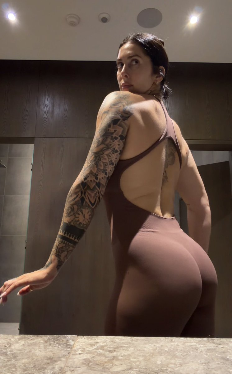 nicoledrinkwater tweet media