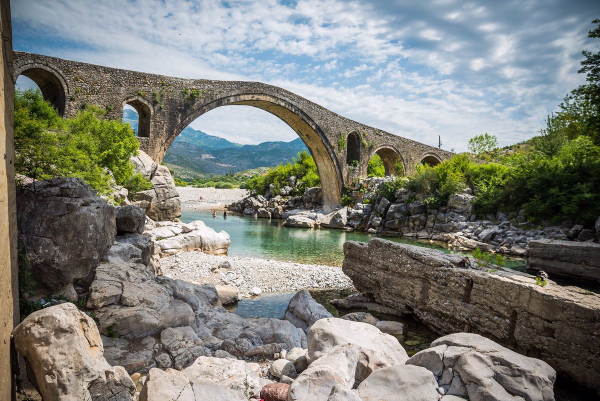naimflamuri's tweet photo. A Bridge That Remembers: The “#Messi” Name Lives On in Shkodra

The bridge called Ura e Mesit still carries the name “#Messi,” echoing a noble Shkodra family from centuries past.
Records from 1416 place the Messi family in the heart of the city, Albania. https://t.co/ByC9QJeFs4
