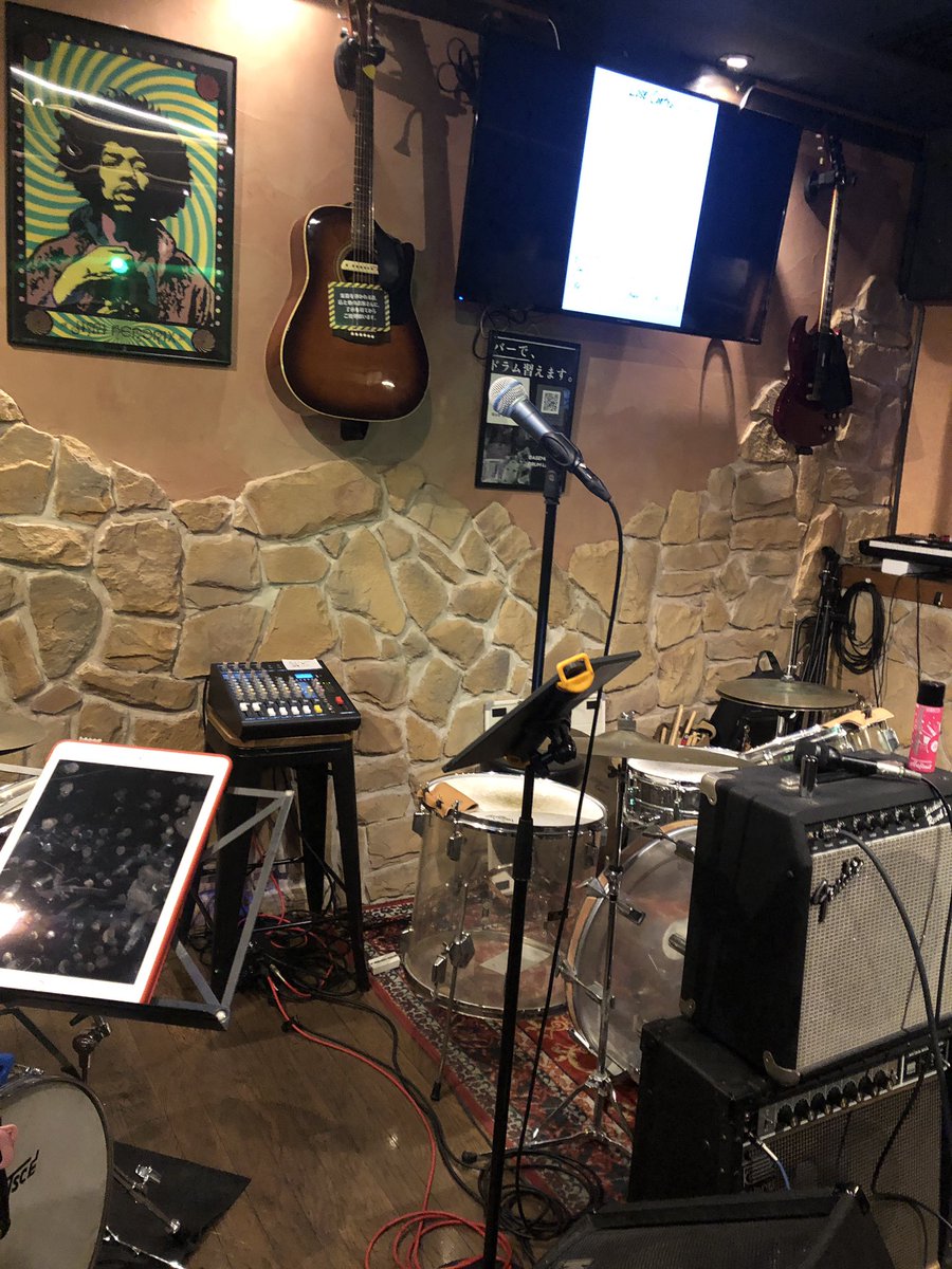 kousuke217's tweet photo. 今日はセッションに行ってきました！
知らない曲も譜面を頼りに、ホストバンドのメンバーさんにも助けてもらいながら今日もたっぷりベース弾いてきました！🎸
楽しかった！😊 https://t.co/0JGEpPIhEN