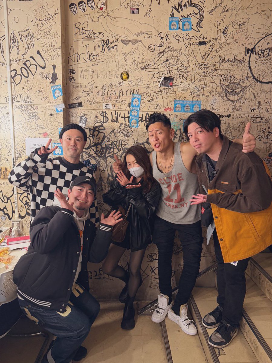 Macheri_voice's tweet photo. 19周年おめでとうございます!!!!

初めてfeat.させてもらったターミナルⅡがリリースしたのは2009年でした！

あれから17年…🐝

ONE☆DRAFTの歴史に触れられる人生最高に幸せよー🫰🏼 https://t.co/p3GAFYDnjM