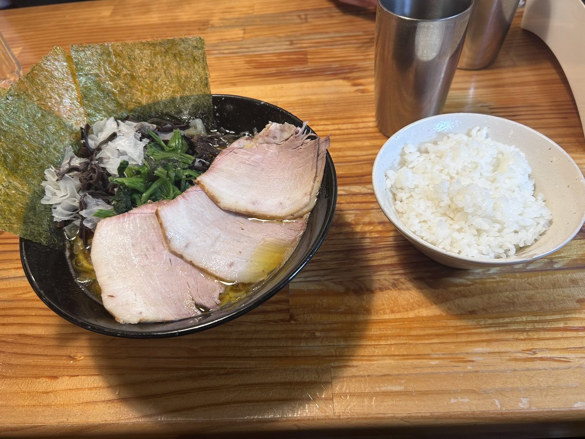 2s25s's tweet photo. 卒業式やってみんなで打ち行ってご飯食べていい一日だった https://t.co/1KBLTN0Gvx
