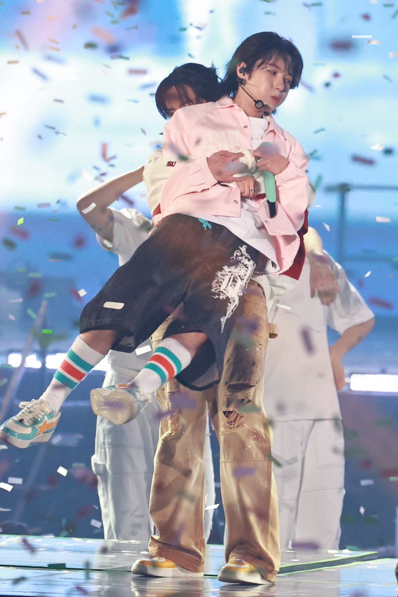 flora 🐈 tweet media