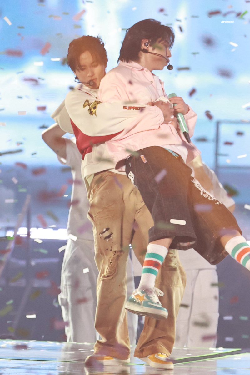 flora 🐈 tweet media