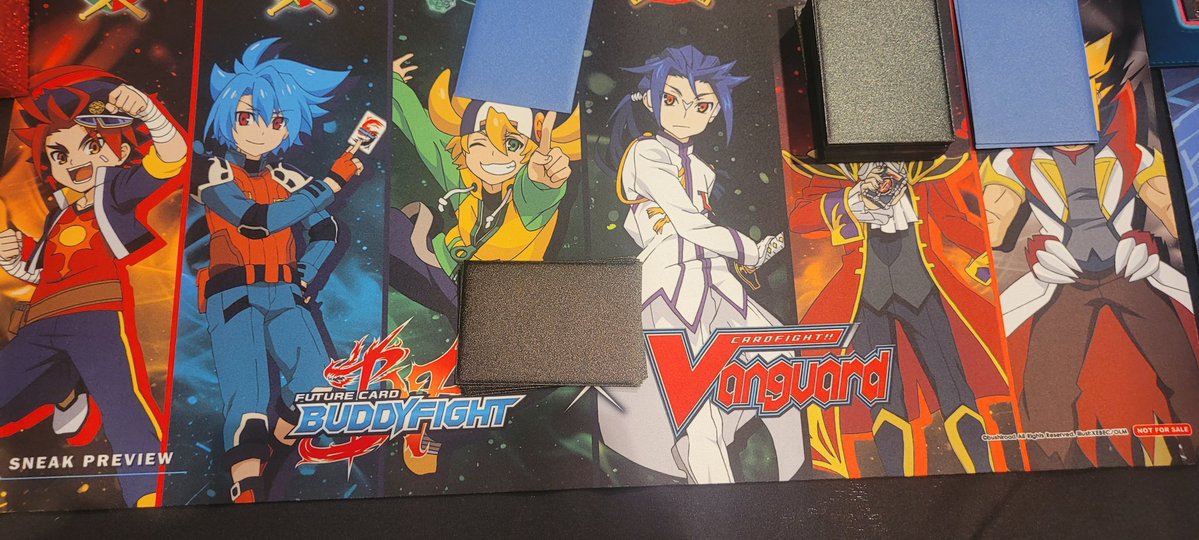 Getting ready for my first round of regionals!
With a new mat to represent my deck 🙂