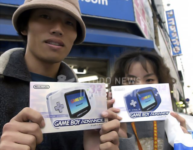 2001 Live tweet media