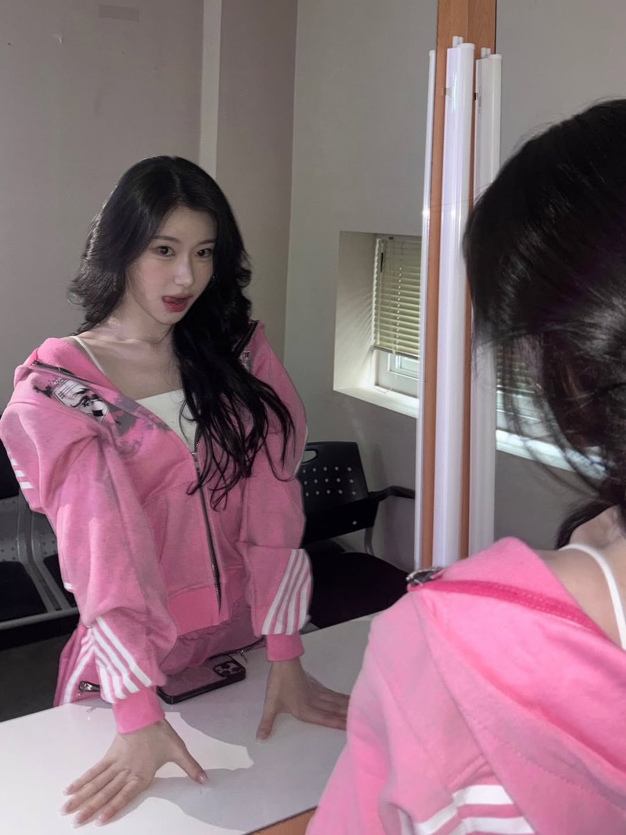 chaeryeong moments that could kill a sapphic tweet media