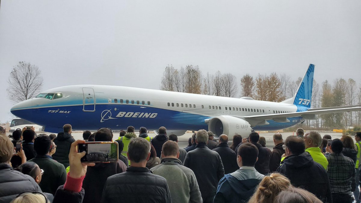 Avgeek_Jan's tweet photo. 🔴 @Ryanair CEO Michael O'Leary expects the 737 MAX 10 to receive FAA certification in Q3, with deliveries to the airline starting in early 2027. Ryanair ordered 150 of the type in 2023 with options for another 150. The MAX 10 is Boeing's answer to the A321neo and has yet to enter service with any airline. #Aviation #737MAX