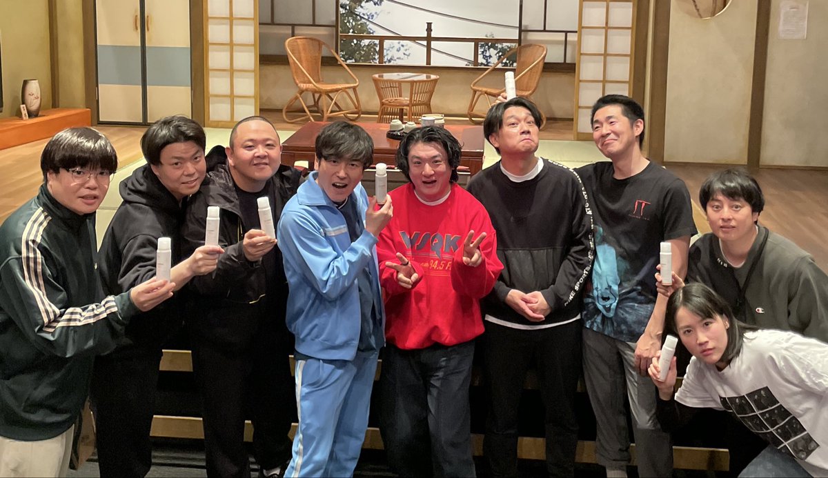 kawadekosuke's tweet photo. メトロンズさんの「事故か、事件か、同窓会か」を観劇しました！え？ここからどうなるの？の連続でワクワク止まらず。全員スピンオフドラマを作ってほしいレベルの濃キャラを天才コント師の方々が演じるのは面白いに決まってます！辻さん、長尾さんも最高！旅館のセットも凄いので生で観るのがオススメ https://t.co/5LWjQrED5e