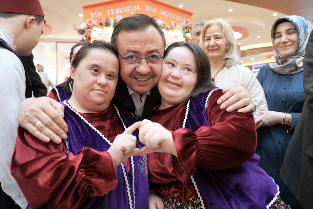 Farkınız güzelliğiniz! 💙

21 Mart Down Sendromu Farkındalık Günü dolayısıyla, Malatya Down Sendromlular Derneği’nin düzenlediği programda tertemiz kalpleriyle dünyamızı güzelleştiren özel bireylerimizle bir araya geldik.

Sevgileriyle, içtenlikleriyle ve gülüşleriyle bayramın