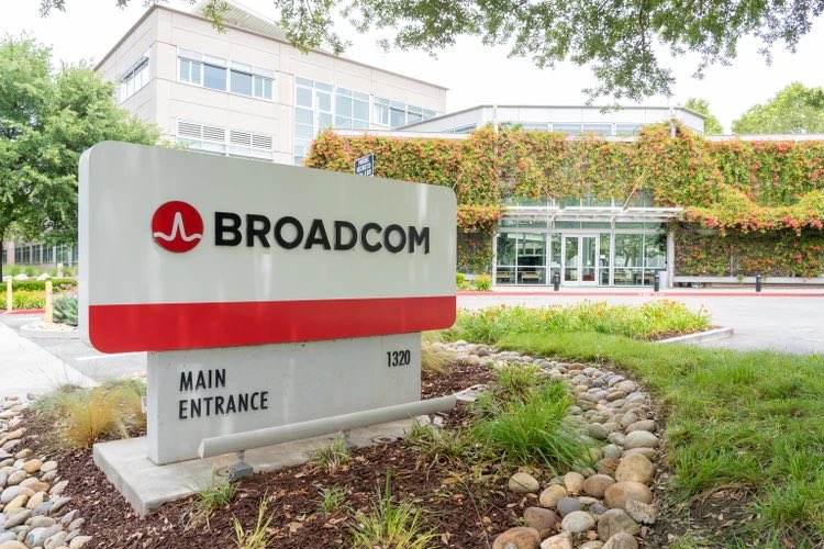 Performance de Broadcom depuis son IPO (de la plus mauvaise à la meilleure année)📊

🔴 2022: -13%​
🔴 2026 (YTD): -7%​
🟢 2018: +2%​
🟢 2011: +3%​
🟢 2012: +12%​
🟢 2009 : +13%​ (année d’IPO)
🟢 2016: +24%​
🟢 2019: +29%​
🟢 2020: +45%​
🟢 2015: +46%​
🟢 2017: +48%​
🟢 2025: