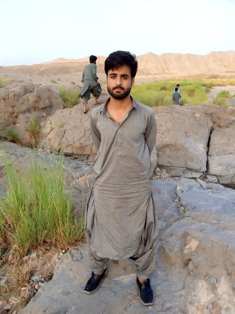 حسین لڑکے ۔۔!
یہ قید خانے ہجر کے دن
اذیتوں کے یہ کالے چِلے 
تمہاری خاطر نہیں بنے ہیں 
تمہاری خاطر نہیں بنے ہیں۔۔۔

سلووو پھل 💔