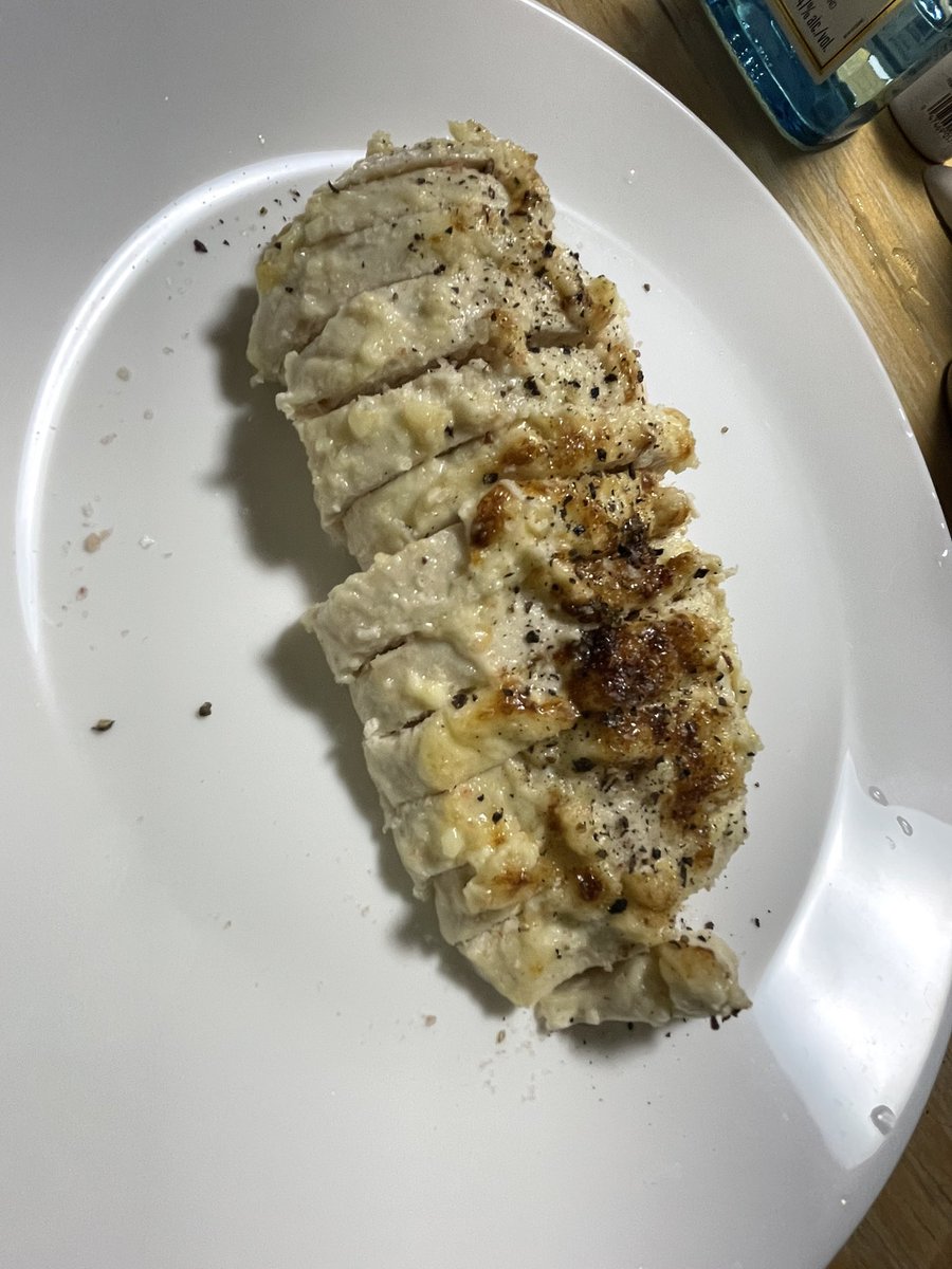 今日はYouTubeでみたトースターで焼く鶏胸肉のマヨネーズ焼きを作ってみた。小一時間位掛かったけど柔らかいしにんにく効いててうまい😆