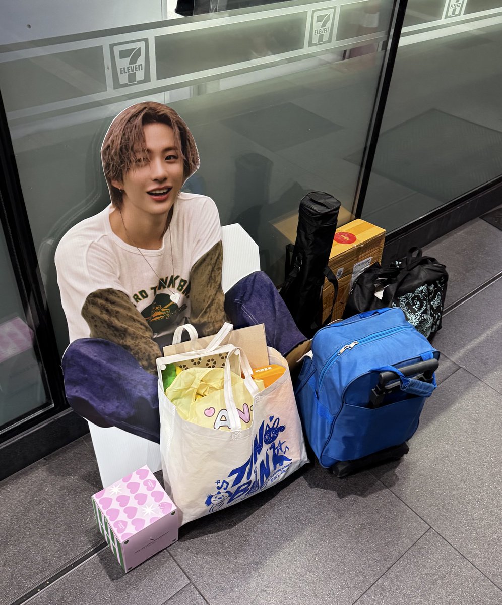 แอนตันก็รอขึ้นบขส.กลับบ้านหรอ