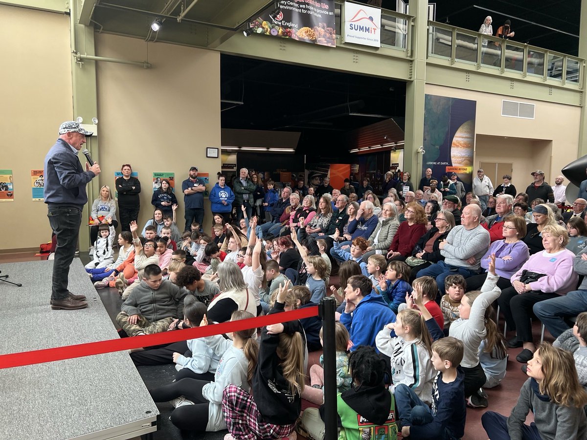 Captain Mark Kelly tweet media