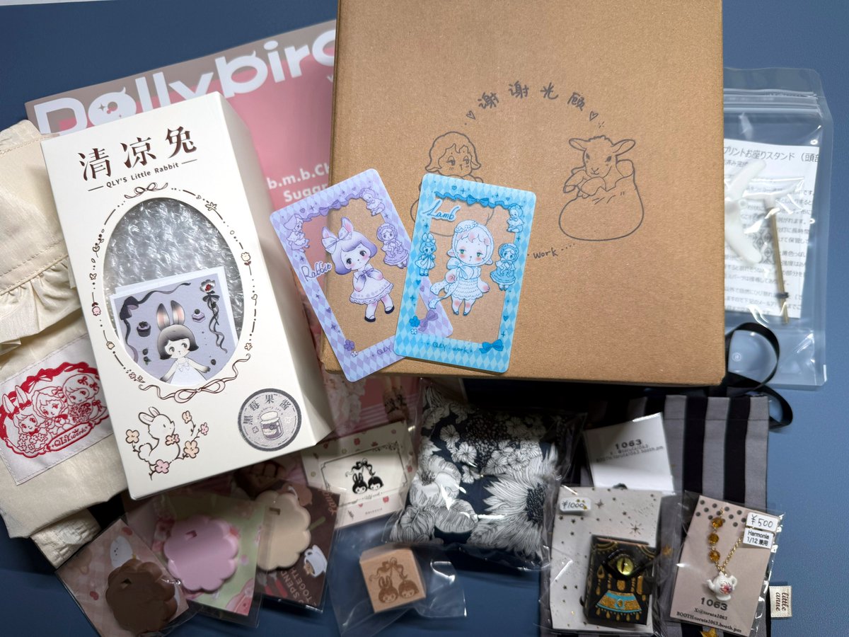 アイドール戦利品！
久々のドルイベ楽しかったです

ブラックベリージャムちゃんの目元のほくろがめっちゃくちゃ好みで、羊ちゃんとの身長差にもときめいてしまい両方買っちゃった…へへ…