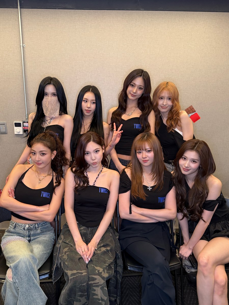 TWICE tweet media