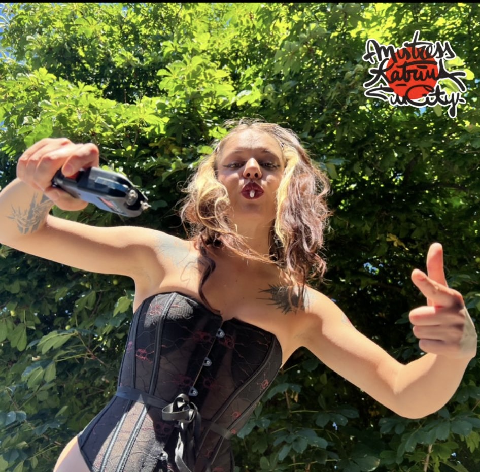 Mistress Katrina📍Switzerland until 27/3 tweet media