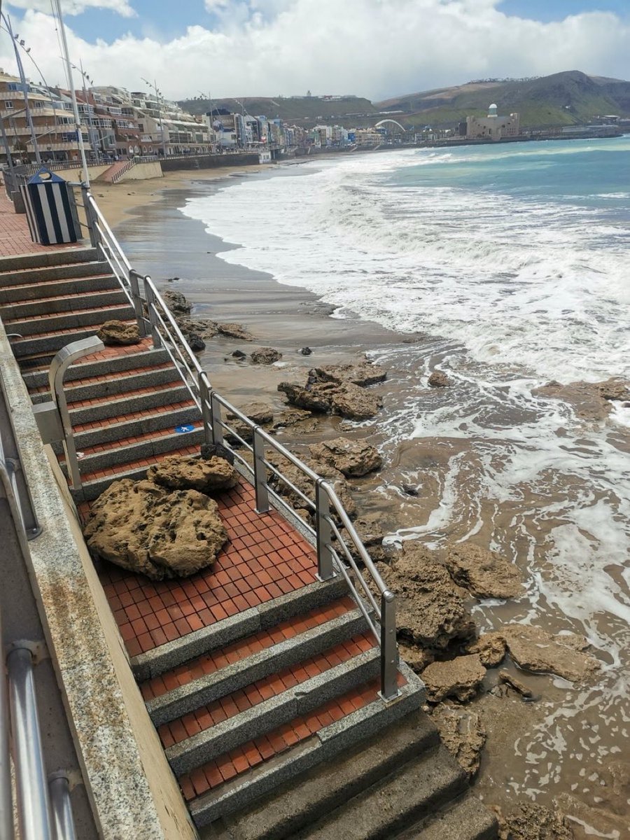 Noticiaslpgc's tweet photo. @FreeCanaries @LasCanteras La verdad que no afectó a la ciudad. https://t.co/jQ7Y3pCSI5