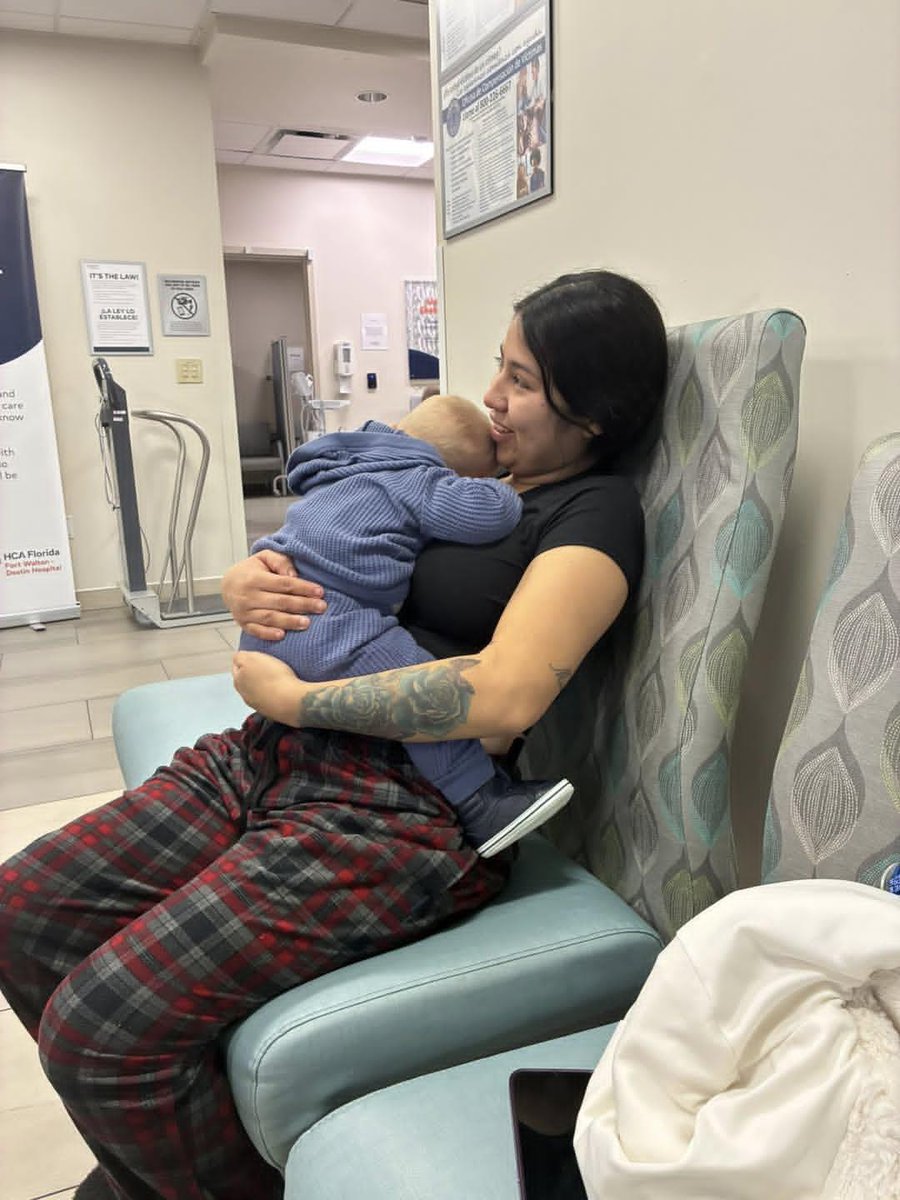 saniyafatma1278's tweet image. This sweet lady sat near us in the ER tonight. (She's not sick, just pregnant) but Krewz immediately flung himself towards her &amp;amp; made her hold him for 30 mins. 😂 &amp;amp; he usually wont go to anyyyyyone. &amp;amp; she didnt speak any english &amp;amp; i cant speak spanish but we understood one