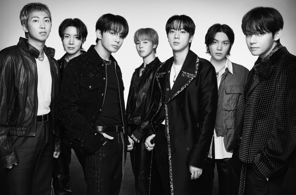 AboutMusicYT's tweet photo. BTS debuts all 14 tracks from Arirang in the top 14 of Global Spotify. https://t.co/4XRepzfJUE