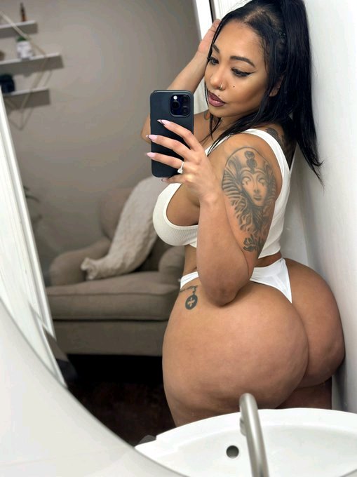 vicky Bond😍 tweet media