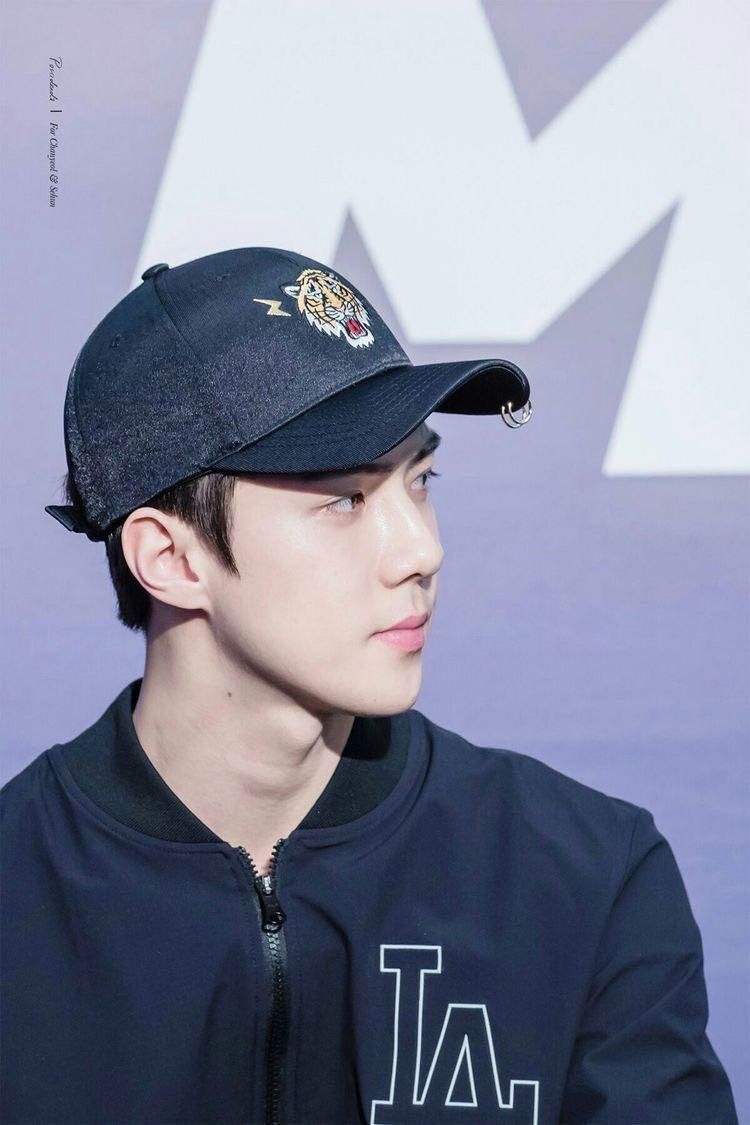 세훈 얼굴 tweet media