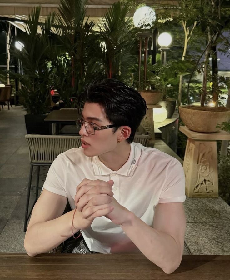 phuwlw's tweet photo. 🕯️🤍 https://t.co/V7SFt3YNcY
