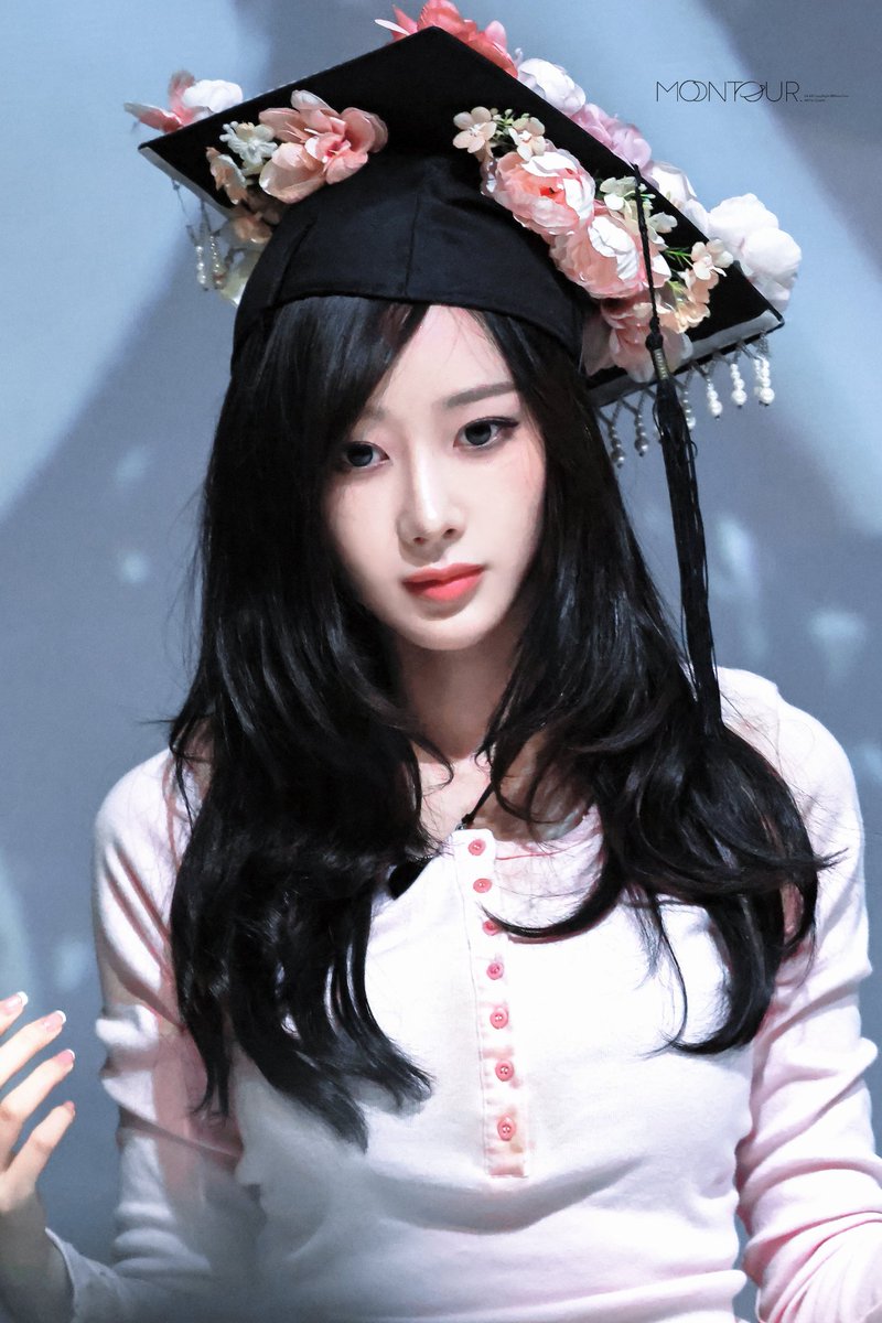 MoonTour. tweet media