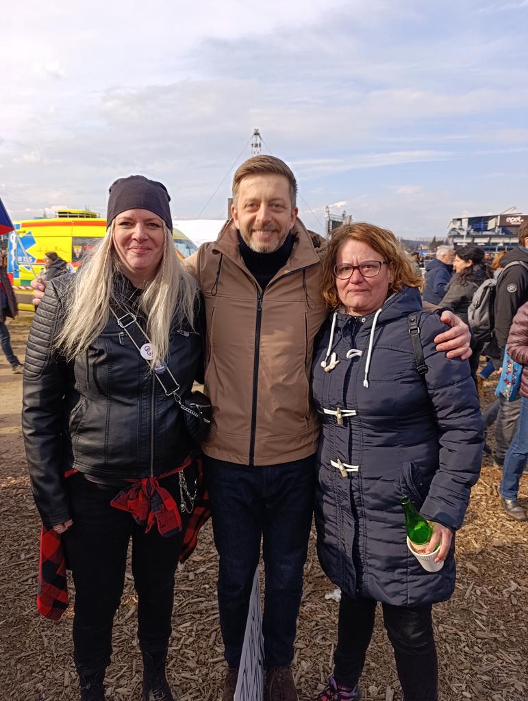 Heďule 🦁 🇨🇿🇺🇦🇪🇺🖤🤘🖤 tweet media