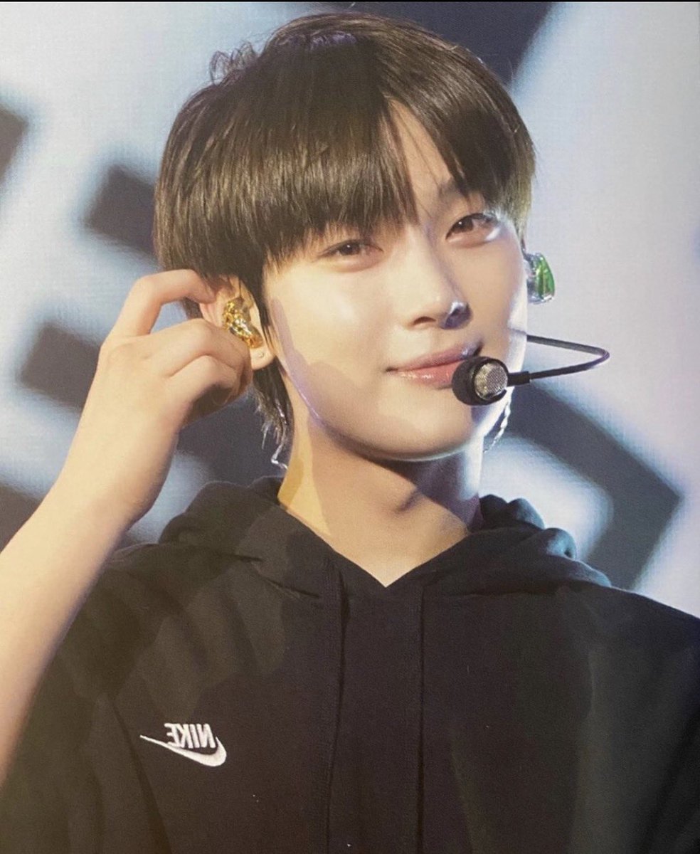 내가 진짜 좋아하는 선우 사진들 중 하나
생머리에 눈동자도 너무 이쁘고
청순하고 청초하고 다함