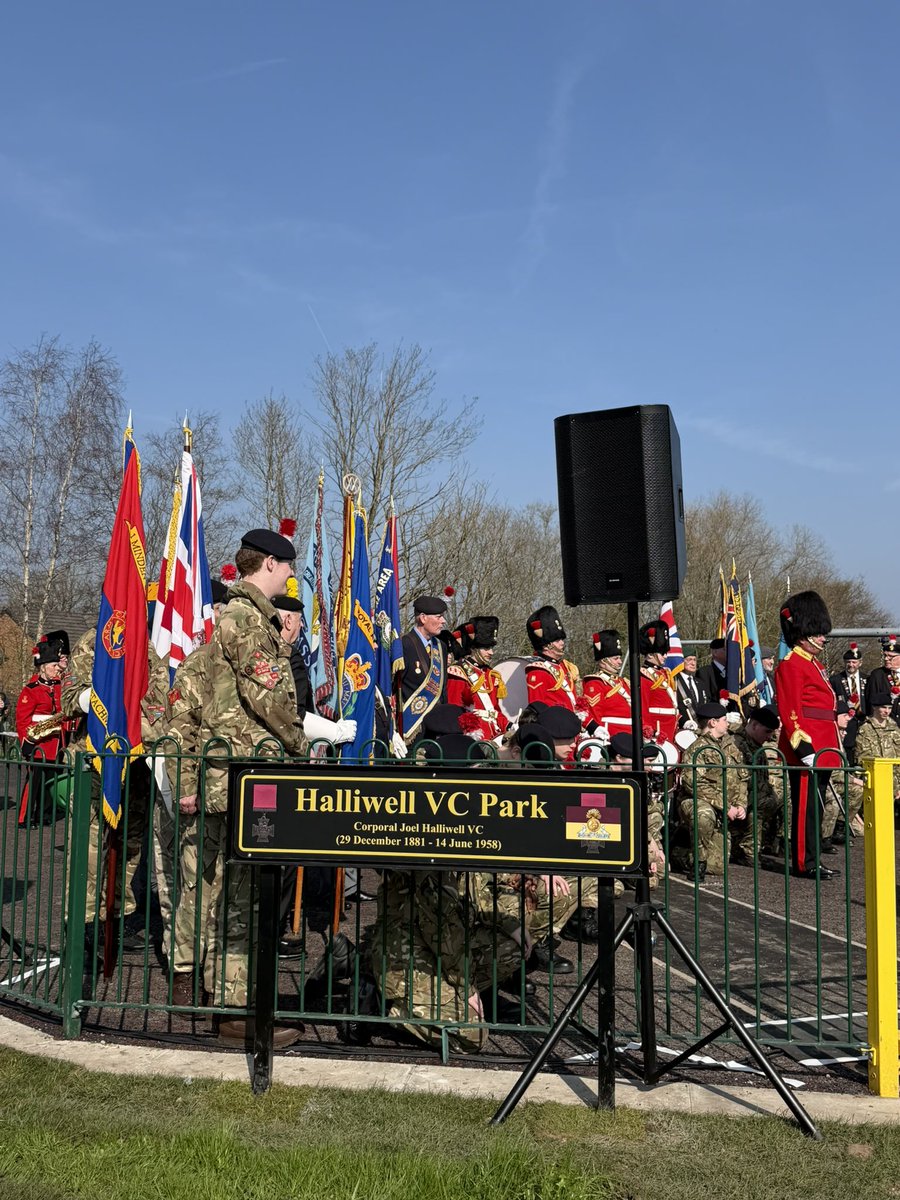 Louise Scott DL 🐝 tweet media