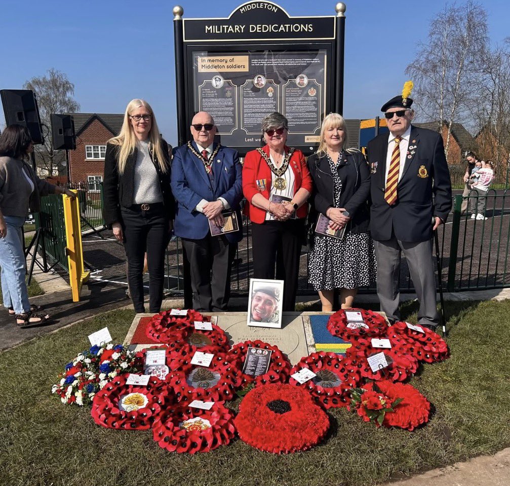 Louise Scott DL 🐝 tweet media