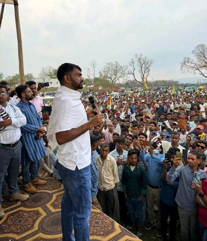 JairamTiger's tweet photo. बंगाल में JLKM का चुनावी शंखनाद
झालदा (तूलिन) के उहूपिरी मैदान में जनसभा
@JLKMJHARKHAND https://t.co/QsM6KGJocG