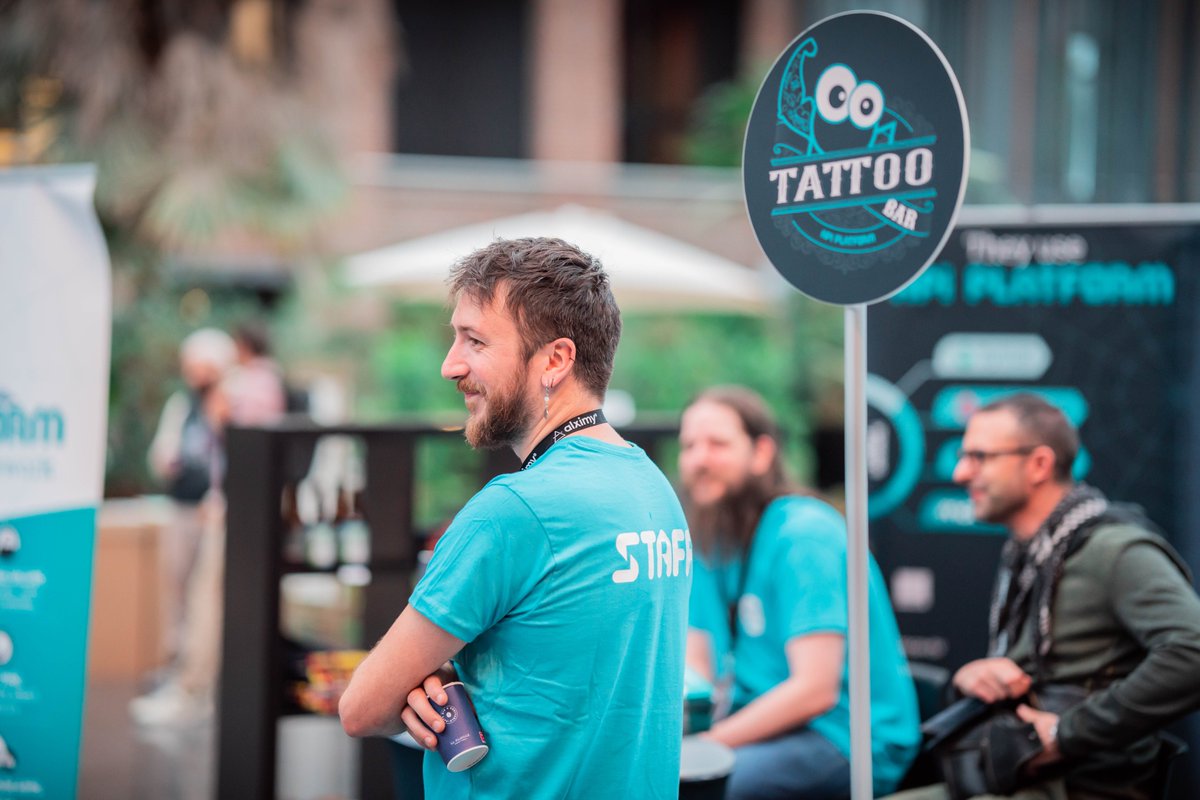 API Platform tweet media