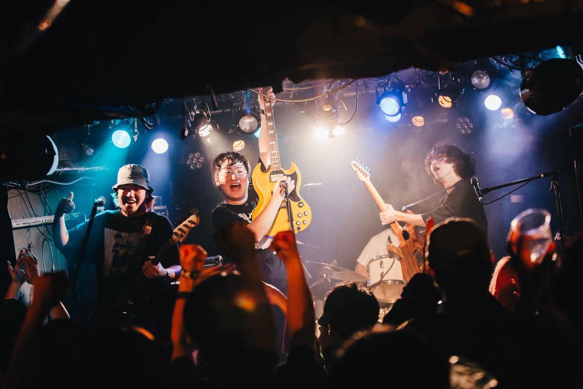 NikolaTesla_WT's tweet photo. SNACK SQUAD pre.
『DAY TAG』
1/12 LIVEHOLIC

ありがとうございました🌲

🥁@kojirou77777777 
📸@rio_9979 

▼SET LIST
サーチライト
アスイロ
Underdog
シビレルバクチ
Kiddle
Echo

▼1st EP「and I begin to wonder EP」🎧
https://t.co/2Re9zHrwbI

▼Next Show
5月 都内某所 https://t.co/JqwuciCWO8