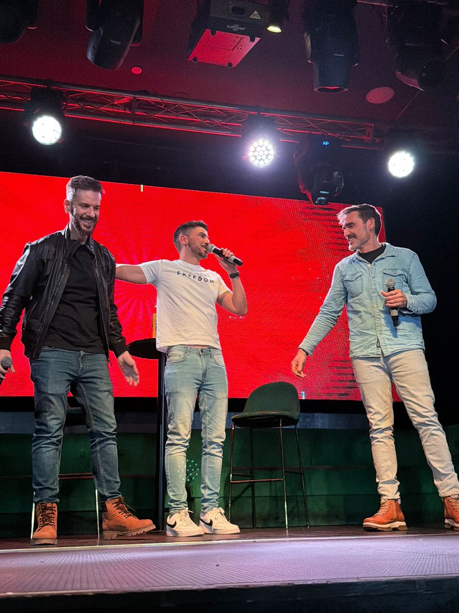 InfoVlogger tweet media