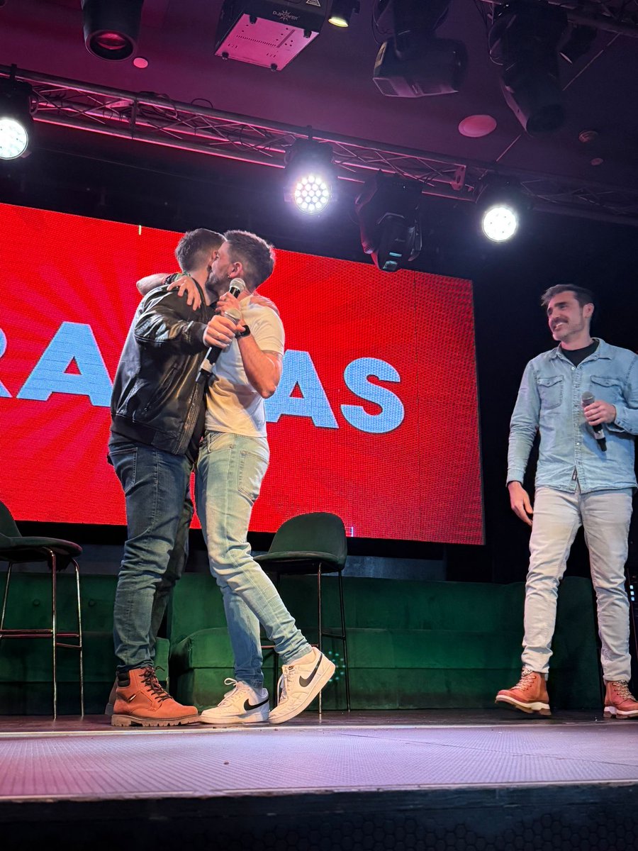 InfoVlogger tweet media