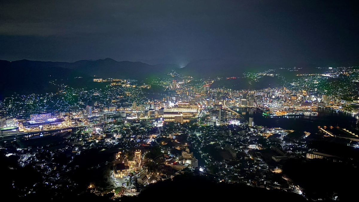 onoki52519's tweet photo. 日本三大夜景の稲佐山
ロープウェイ待ちで往復トータル2時間待ち https://t.co/g5xlgTwlK9