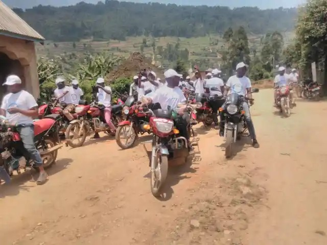 mediacongo's tweet photo. #Ituri: 19 motards de #Butembo sont portés disparus depuis le 16 mars dernier suite à une embuscade des #ADF sur l'axe #Apodo-#Mambasa. Le Réseau des taximen au Congo (#RETAC), qui confirme la découverte de motos abandonnées, exige des opérations militaires conjointes entre le #NordKivu et l'#Ituri pour retrouver les otages