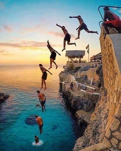 twb_io's tweet image. 23 of 100 Must-Try Experiences Around the World 

23. 🇯🇲 Negril – Cliff Diving 

#twb #exploreJamaica