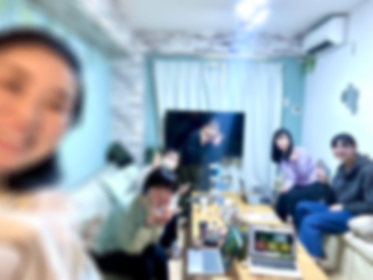 pukpuk29's tweet photo. #デイトラ

ちいうささん（@usa_konpeito21 ）が関西に来て、デザイン企画してくれました🎨✨

🎨2人ずつペアになってお互いの特徴をヒアリングし合ってロゴを作成→皆で発表会
🎨最近の制作物について、発表・相談・意見を出し合う

4時間レンタルスペース借りたのですが、全然時間足りなかったです⏰🤔

質問も飛び交い、他の方の作業の仕方とか、考え方とか、WordPressのテーマの事とかも学びになりました📕

ありがとうございました！
次回も楽しみです✨✨

ちいうささん（@usa_konpeito21 ）
よしさん（@shiroca_okane ）
チピさん（@chipi_design ）
ハネちゃん（＠haneru222 ）
錦翔さん（@Sho_Nishiki ）
ふくもち（@pukpuk29 ）